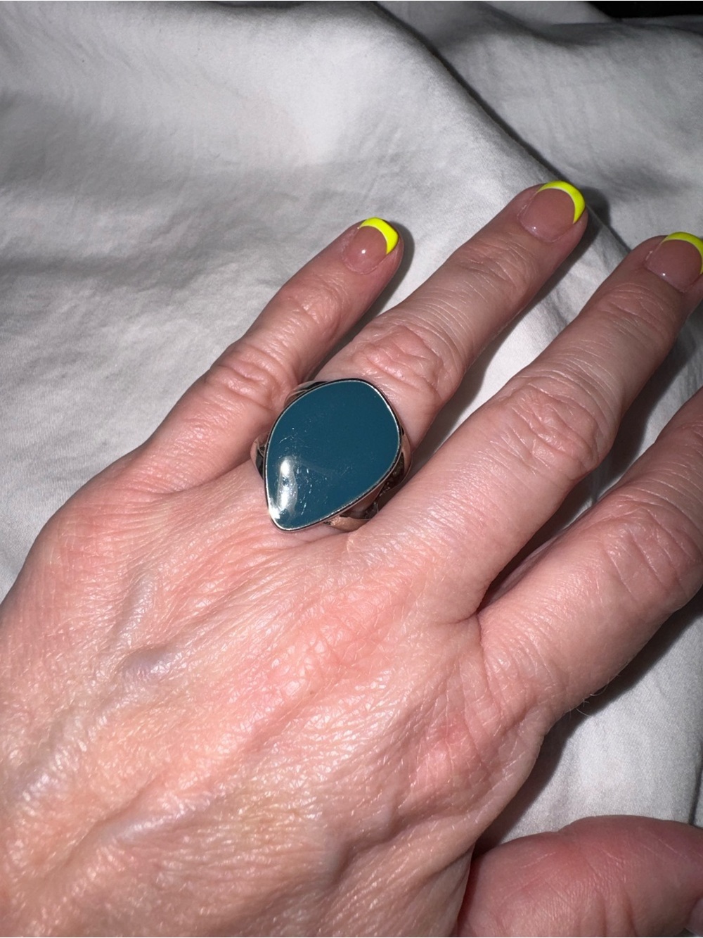 Boutique Silvertone Modernist Teardrop Statement Ring Size 7.5